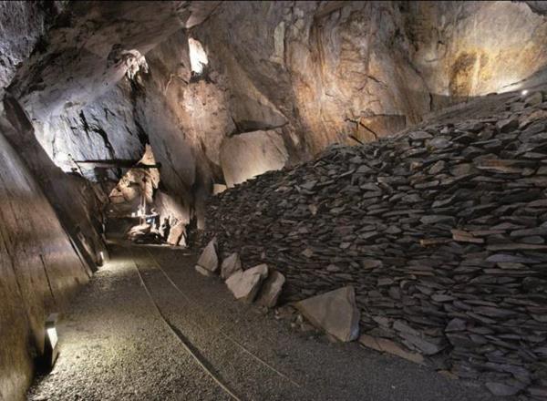 Schieferstollen & Blausteinmuseum Recht